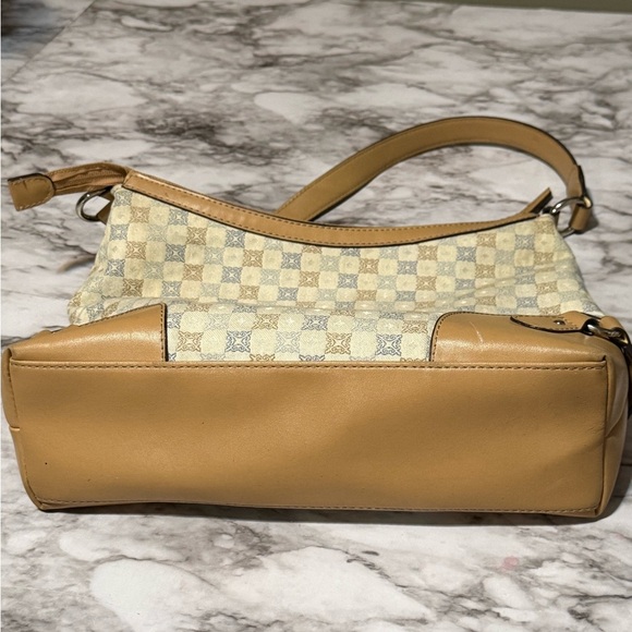 Tan and Cream Checkered Shoulder Bag with Gold Hardware - Picture 16 of 16